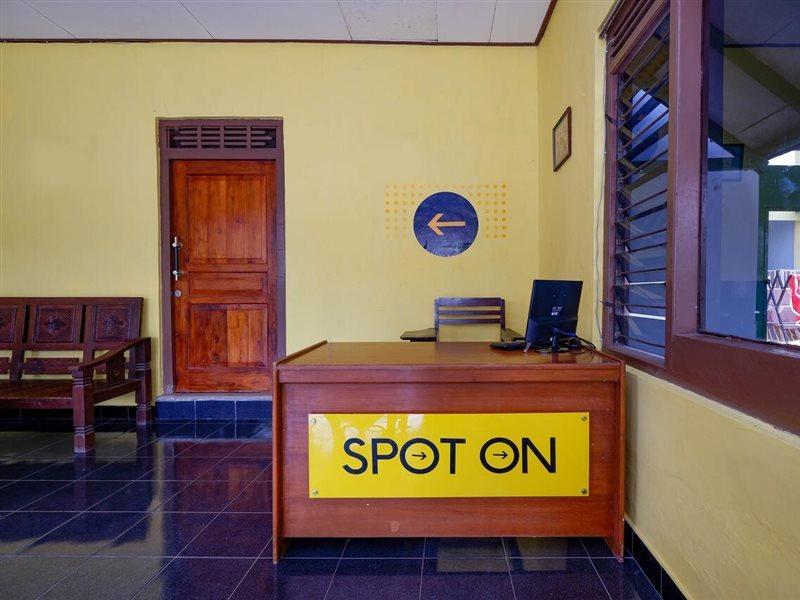 Hotel Spot On 2821 Griya Kawula Syariah à Solo Extérieur photo