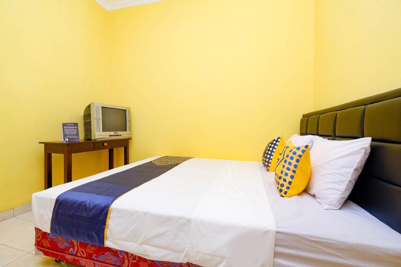 Hotel Spot On 2821 Griya Kawula Syariah à Solo Extérieur photo