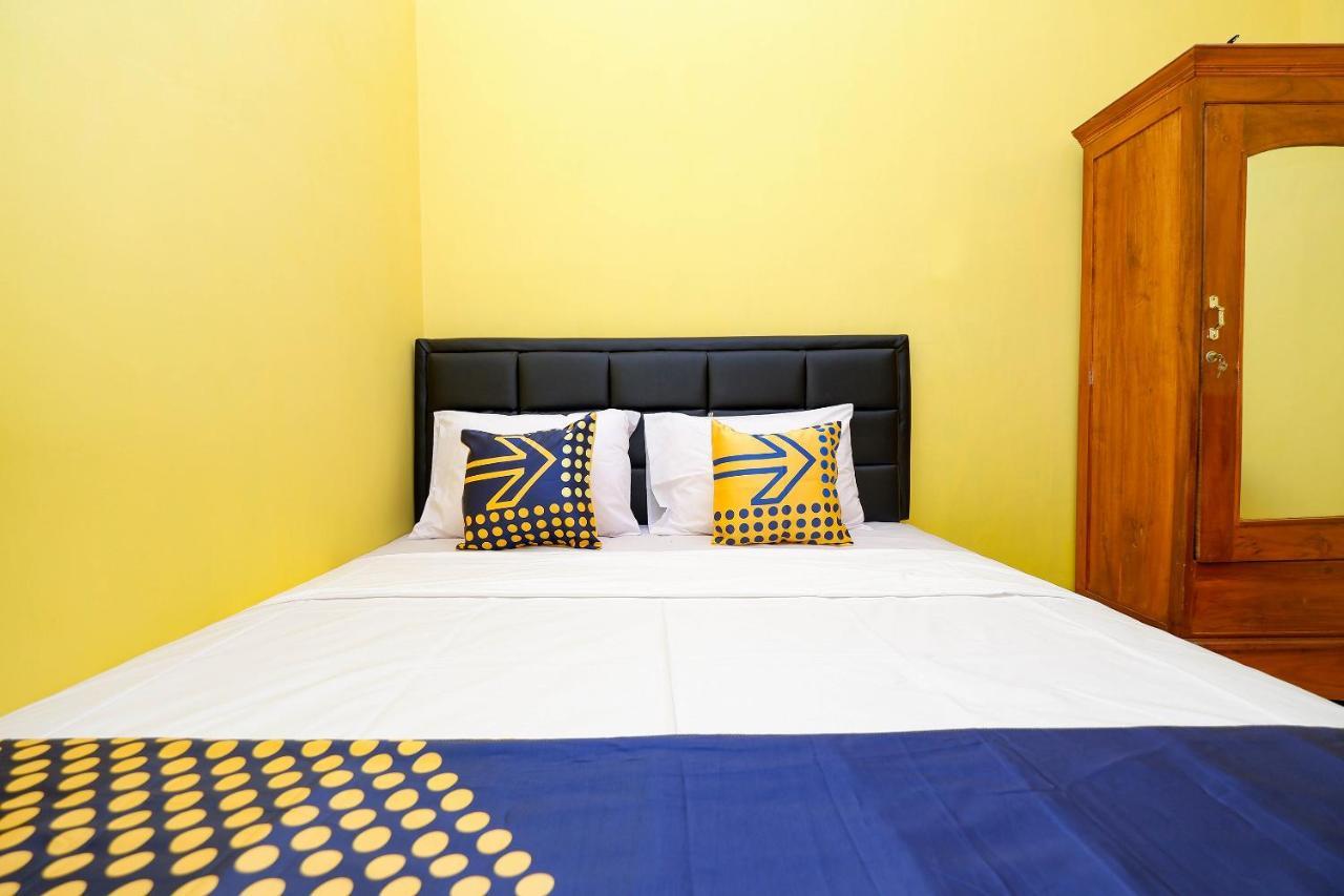 Hotel Spot On 2821 Griya Kawula Syariah à Solo Extérieur photo