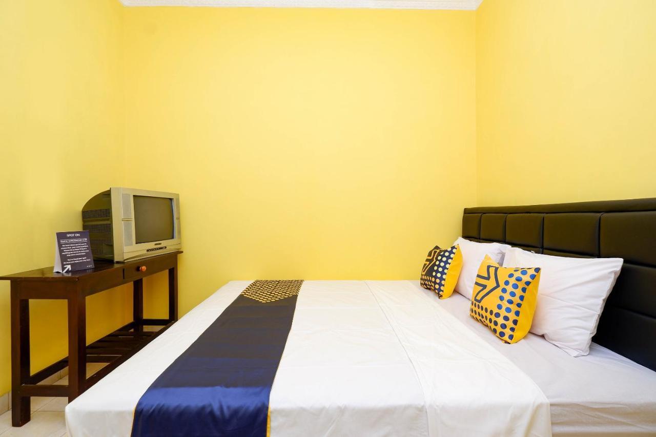 Hotel Spot On 2821 Griya Kawula Syariah à Solo Extérieur photo