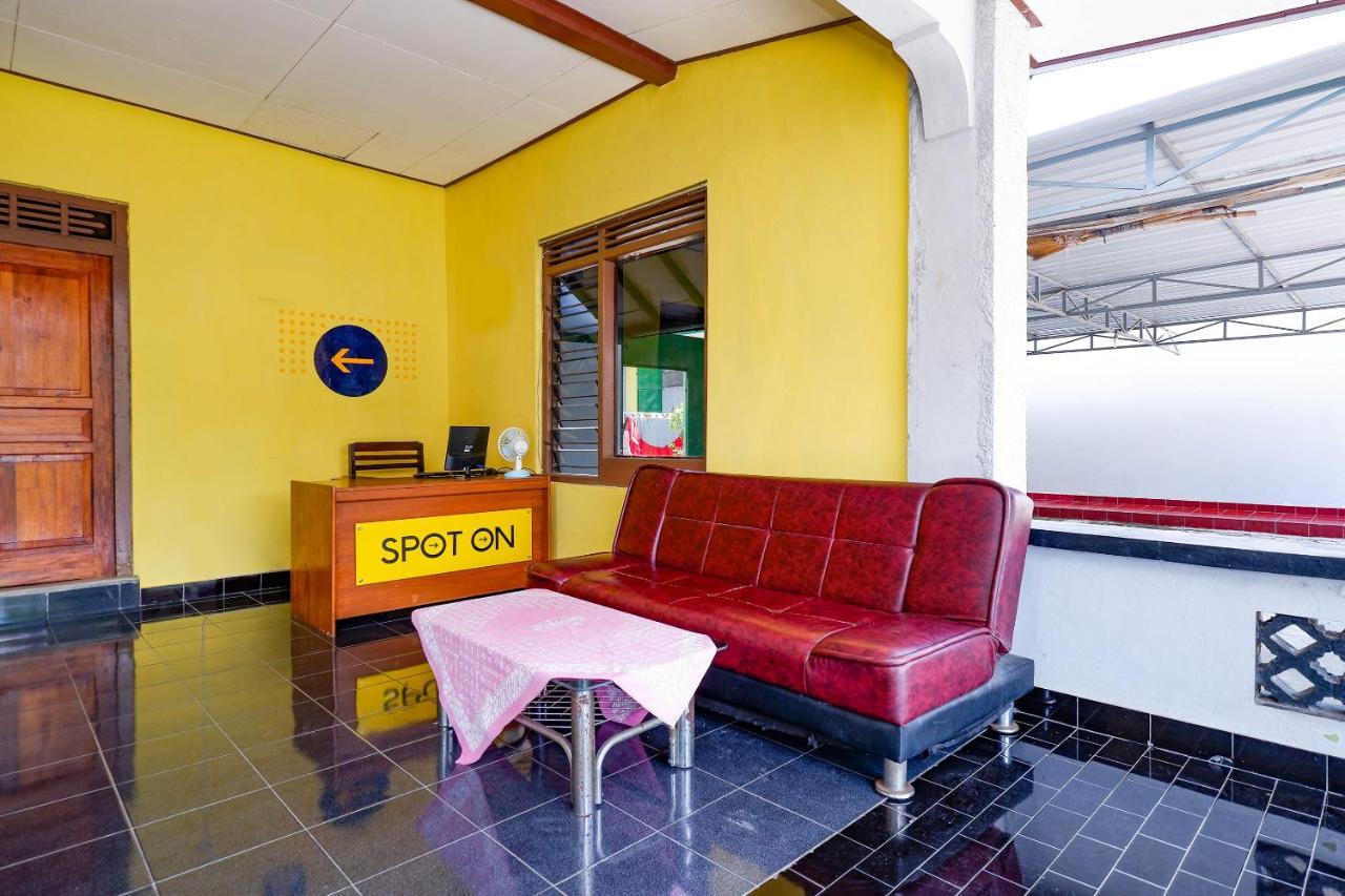 Hotel Spot On 2821 Griya Kawula Syariah à Solo Extérieur photo