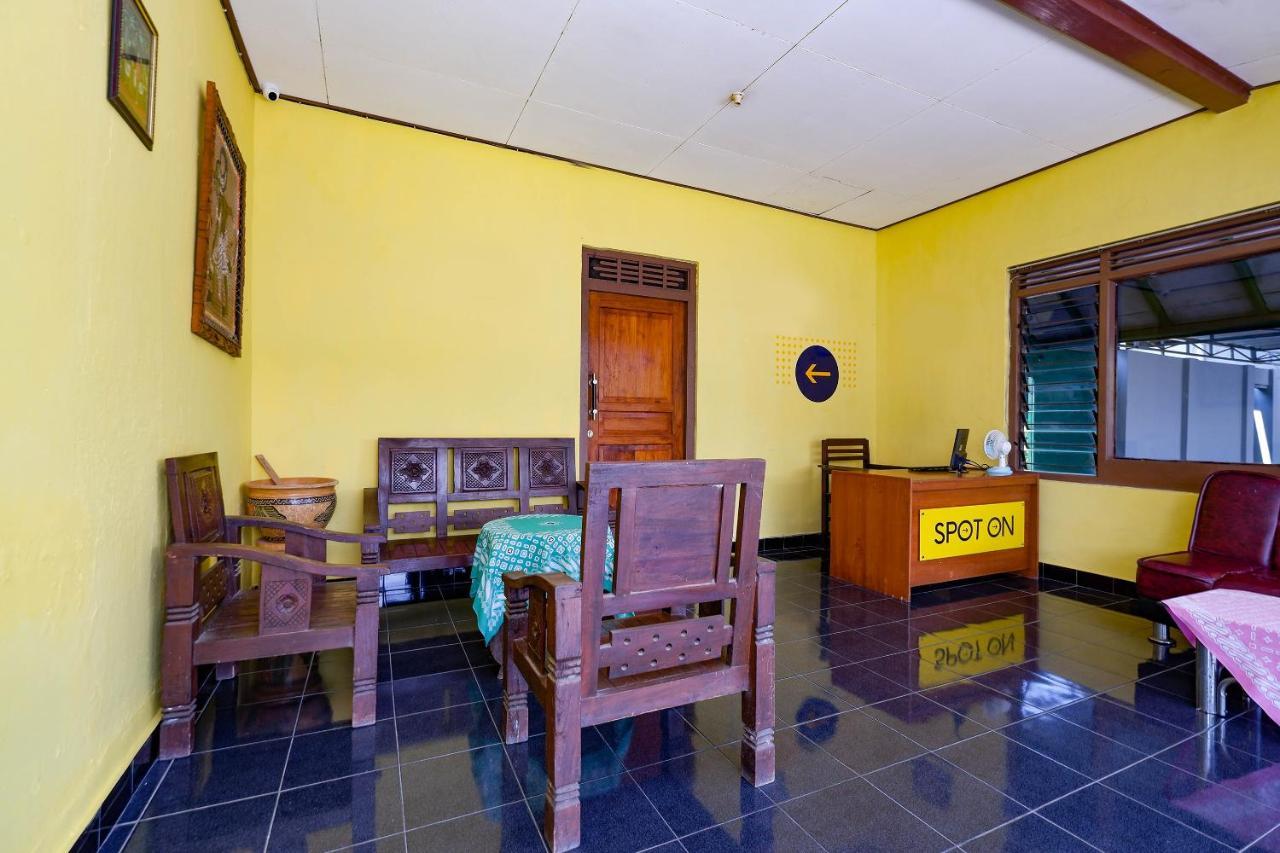 Hotel Spot On 2821 Griya Kawula Syariah à Solo Extérieur photo
