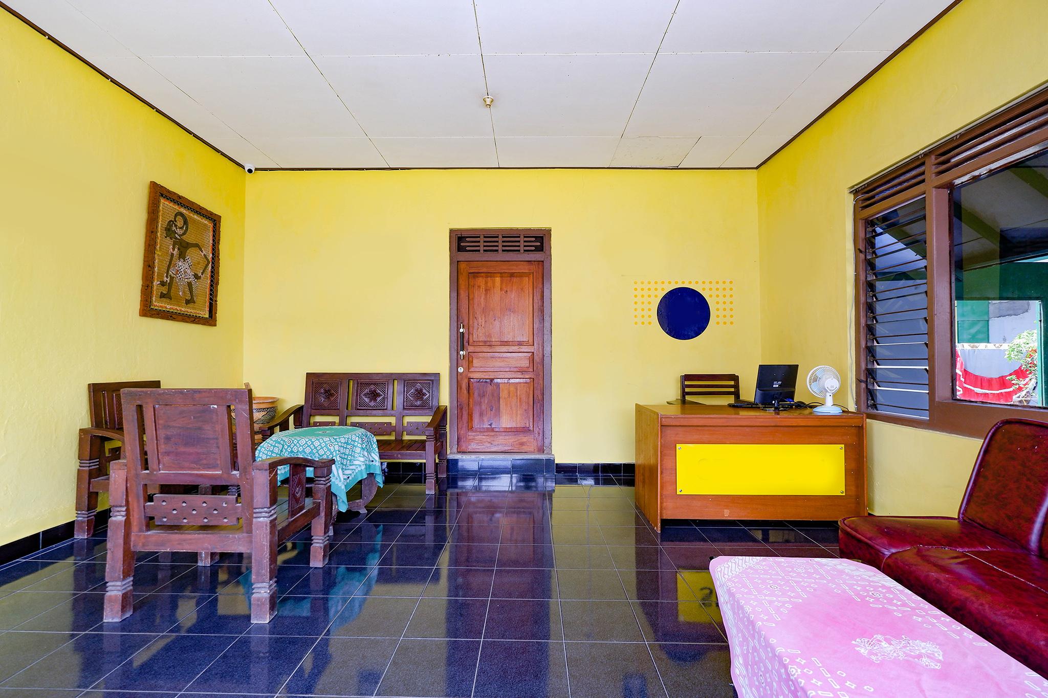 Hotel Spot On 2821 Griya Kawula Syariah à Solo Extérieur photo
