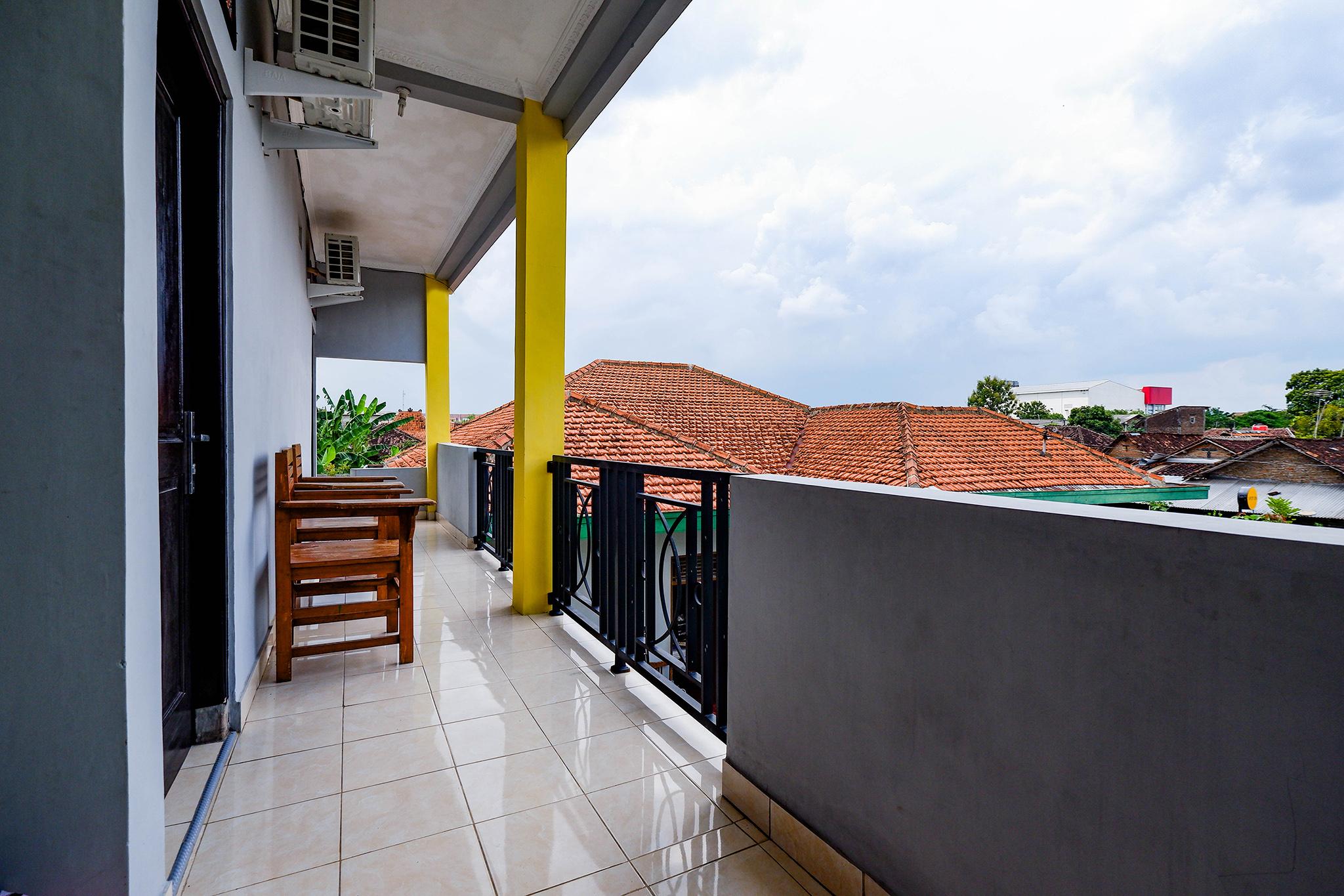 Hotel Spot On 2821 Griya Kawula Syariah à Solo Extérieur photo