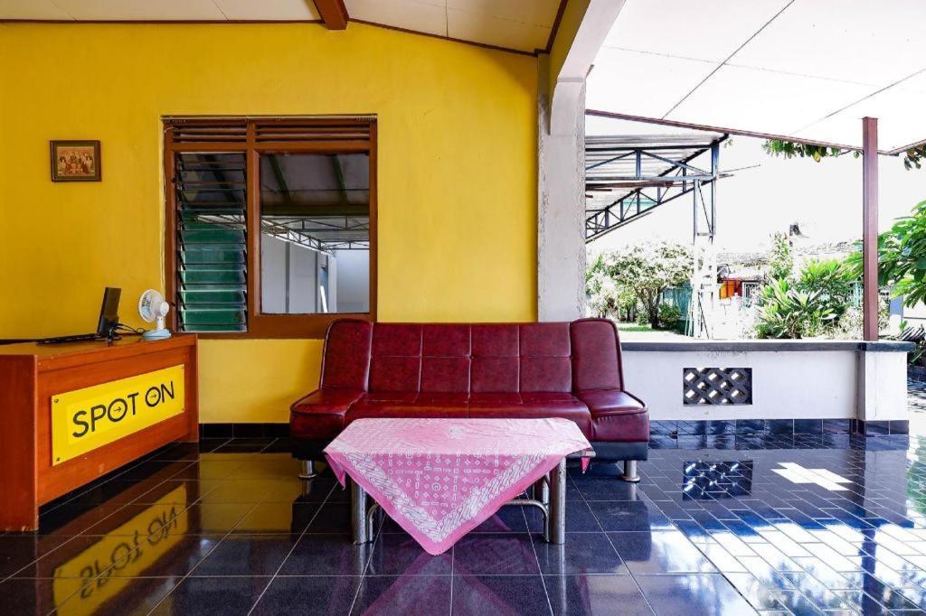 Hotel Spot On 2821 Griya Kawula Syariah à Solo Extérieur photo